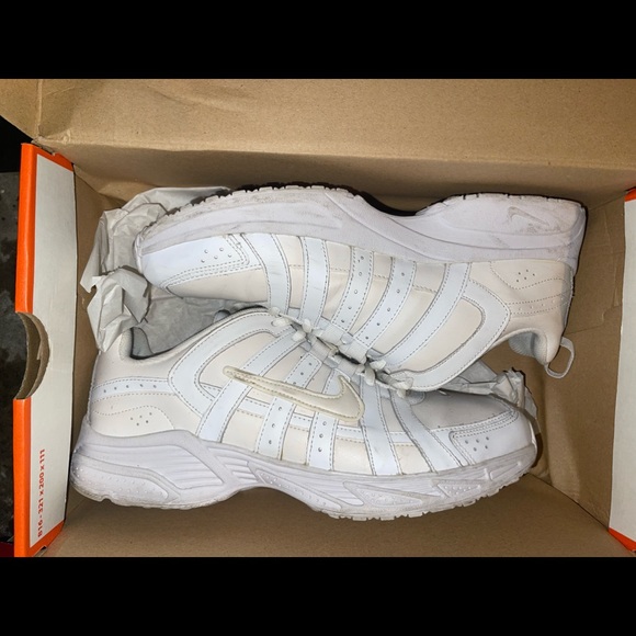 Nike Shoes - Nike advantage running shoes white in color/off-white.